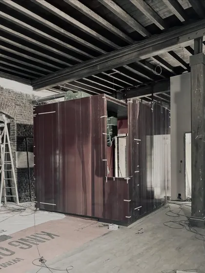 Our integrated design and build approach ensures that the vision is executed with precision. On-site, we oversee every detail, from the structural framework to the installation of complex elements, ensuring the integrity of the design is carried through to completion.
