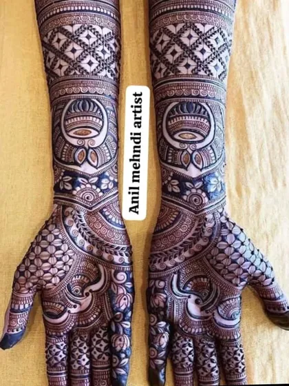 A classic engagement mehndi design featuring kalash motifs, which are symbolic of prosperity and new beginnings.