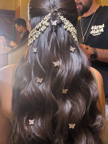 A whimsical half-up style for a Qawwali night. I created soft waves and adorned them with a beautiful headpiece and scattered butterfly clips, creating a magical and enchanting look.