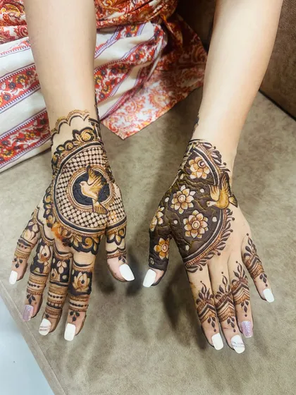 This beautiful bird themed mehendi is a great example of what you can create after my masterclass. We focus on getting the shading and details on point.