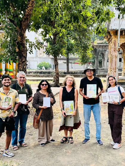 A group photo with the talented artists of the USK Nagpur community after a productive sketchwalk.