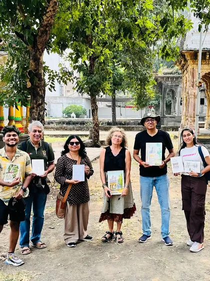 The Urban Sketchers Nagpur group shot. A talented and friendly bunch of artists. It's always inspiring to see how everyone interprets the same location in their own unique style.