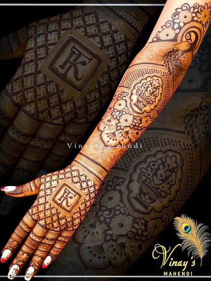 Stunning Back Hand Artistry photo 26