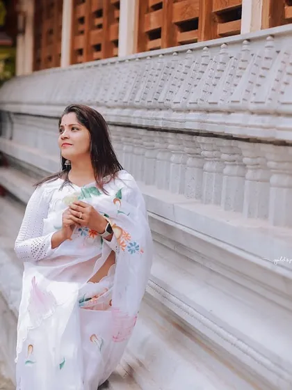 A candid moment of the bride walking along the temple corridor, her expression thoughtful and serene.
