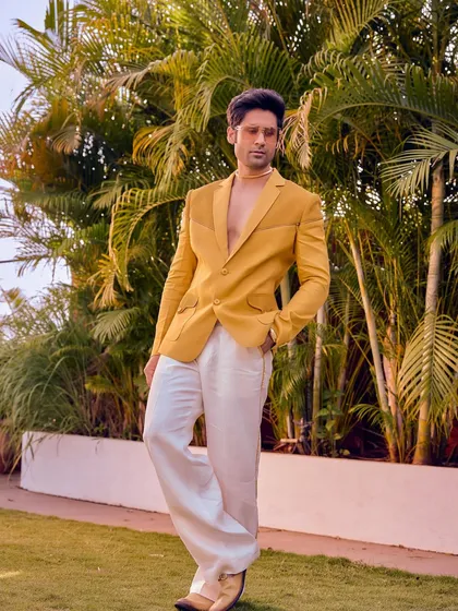 This bright yellow blazer paired with white linen trousers brings all the energy of a day function. It's a radiant and refreshing outfit from the Sukoon collection, stitched to perfection.