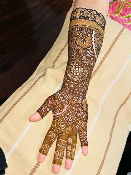 A beautiful non-bridal Indian design with full coverage up to the forearm. Perfect for a wedding guest who wants an intricate look.