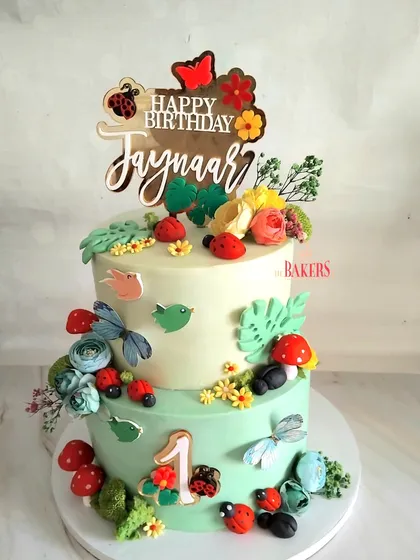 For little Jaynaar’s first birthday, I created this magical enchanted garden cake. This no-fondant design was a world of blooming flowers, fluttering butterflies, and whimsical mushrooms, all handcrafted with love over several days. It’s proof that a cake can be both a centerpiece and a delicious treat.