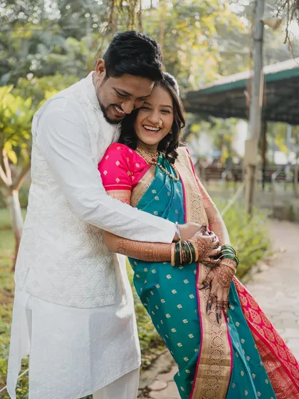 This is the kind of moment I live to capture. A genuine, uninhibited laugh during an embrace, showing the pure joy and comfort between a couple. It’s these candid interactions that make the best engagement portraits.
