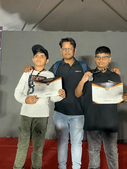 Two of our students proudly display their silver medals and certificates from the Mekathlon Robotics Competition. Their hard work and determination in the Robo Racers category paid off, and now they are preparing for the international stage.