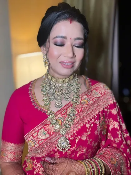 A classic smokey eye look for our beautiful reception bride in a traditional red saree.