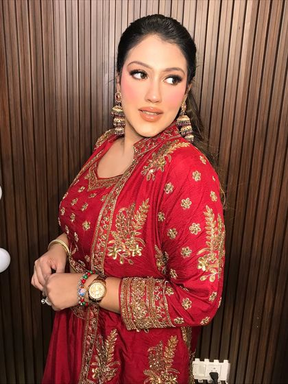 Timeless Traditional & Festive Glam photo 32