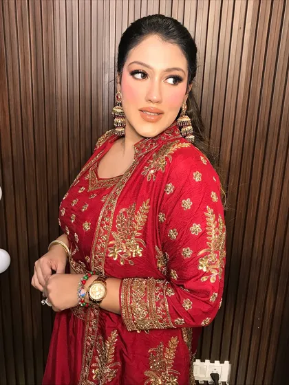 Another angle of this desi glam look, perfect for any festive occasion.