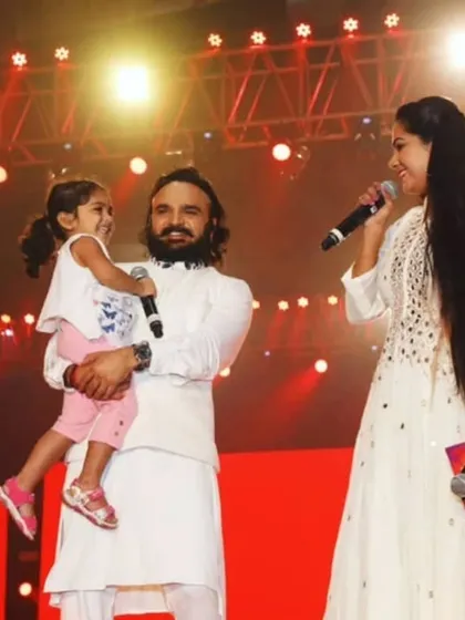 A heartwarming moment on stage with Parthiv Gohil and his daughter. Live events are full of unscripted, beautiful moments, and I know how to cherish them.