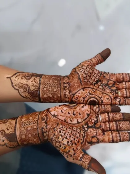 A beautiful, flowing design that is perfect for a festive occasion. The patterns are inspired by paisley and floral motifs.
