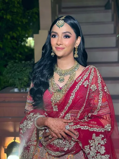 Natural soft waves for a bride who wants a simple, elegant, and timeless look for her wedding day.