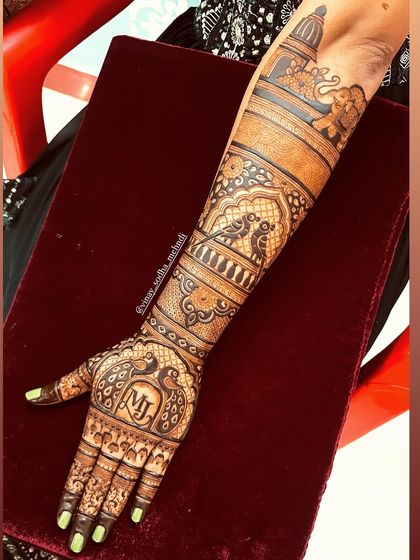 Stunning Back Hand Artistry photo 13