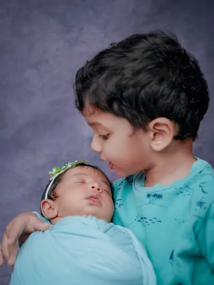 The beginning of a lifelong friendship. I focus on capturing the quiet, gentle moments between siblings as they meet their new best friend for the very first time.