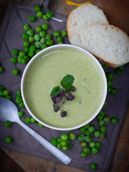Another beautiful presentation of our seasonal green pea soup, served with fresh bread.