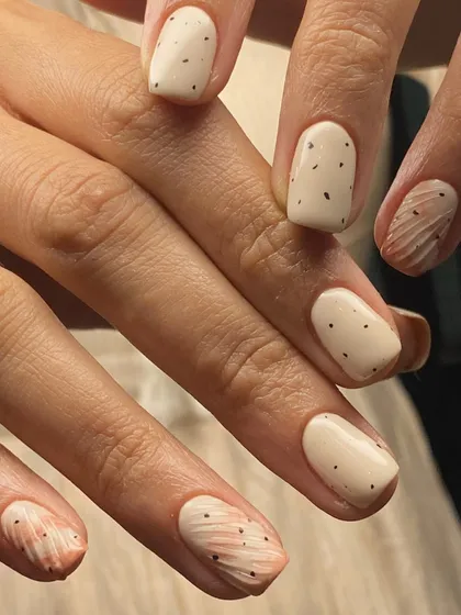 Glamour is a state of mind. This set proves it with a mix of speckled and brush stroke textures.