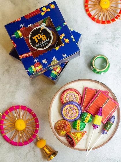 Celebrate a safe and sweet Diwali with our edible Patakha Box! This hamper is filled with chocolate crackers, including laddis, rockets, and anaars, as well as sutli bombs made from our vegan and gluten-free dry fruit ladoos.