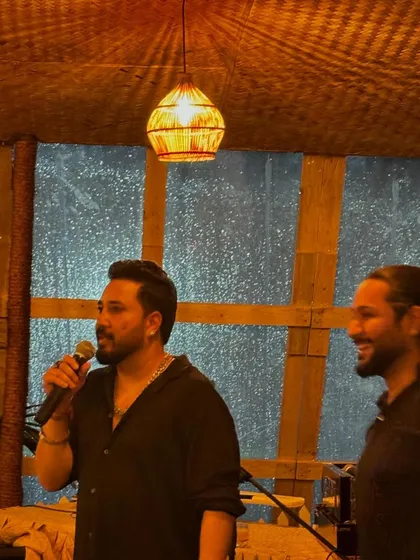 A candid shot from Mika Singh ji's birthday celebration.