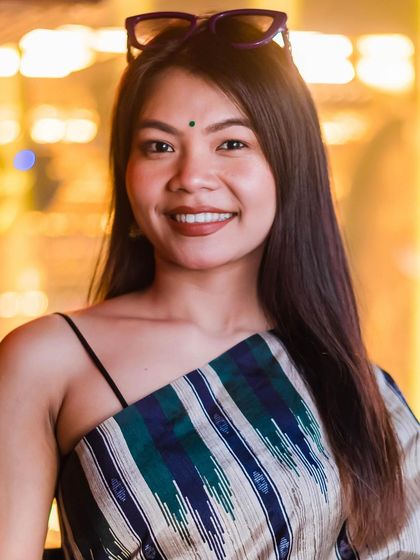 A guest in a beautiful traditional saree.