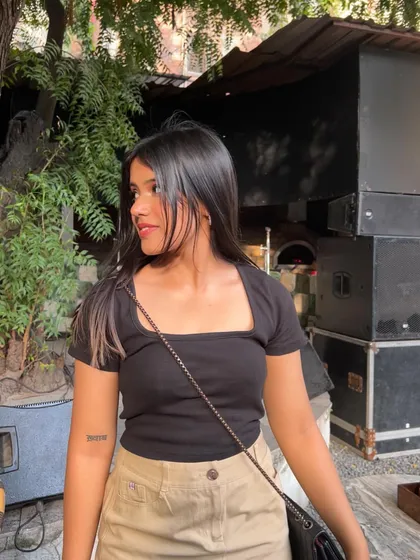 A casual day out. This is my everyday look, and it reflects the honest, down-to-earth nature of my songwriting.