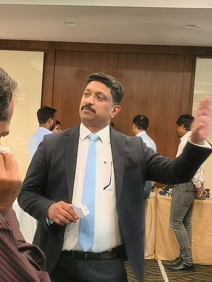 An animated discussion with attendees, sharing insights and understanding customer needs at the Bombay seminar.