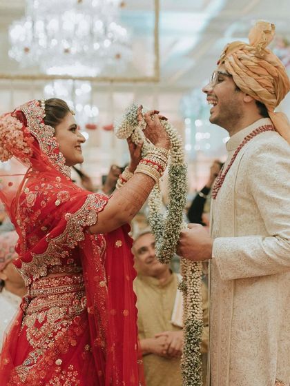 Grand Varmala & Jaimala Moments photo 9