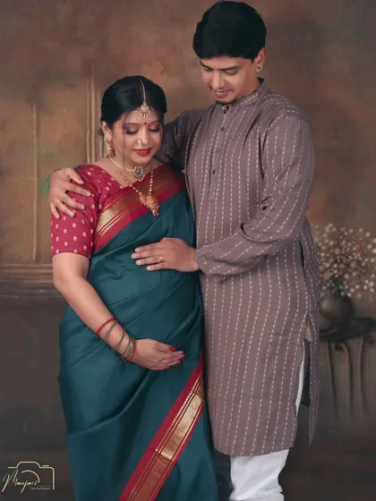 We honor heritage and celebrate new beginnings with our traditional maternity shoots. This portrait, inspired by classic Indian paintings, captures the timeless elegance of a couple embracing their cultural roots as they await their little one.