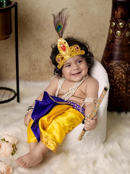 This is one of my most popular shoots, the Janmashtami special. I bring the entire setup, including the costume, props, and backdrop, to your home so your little Krishna can have his moment without any fuss.