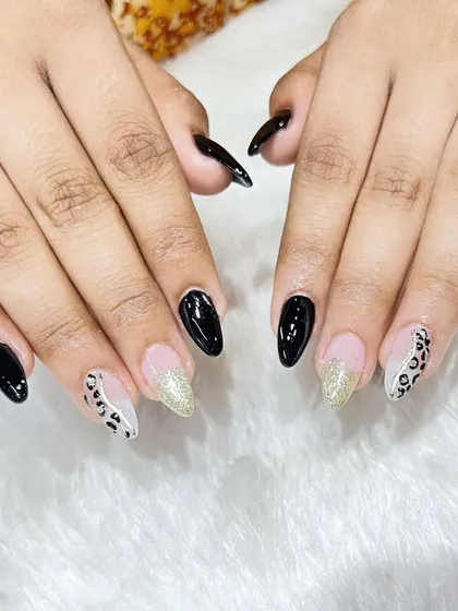 A stylish combination of glossy black, glitter, and leopard print. Our students learn how to balance different textures and patterns in one cohesive look.