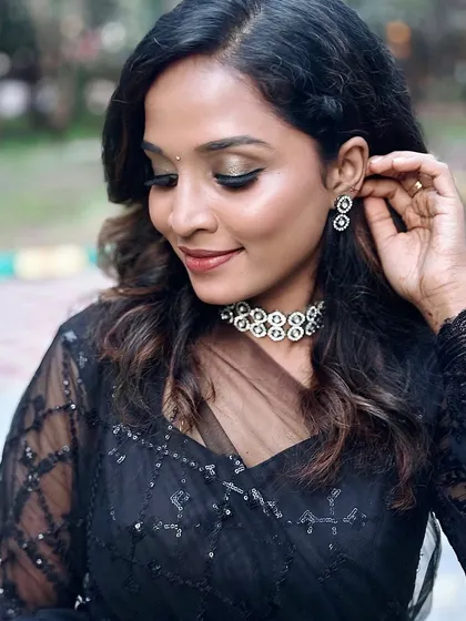 A close-up of the AD choker and matching earrings. The design is elegant and can be paired with both Indian and Western outfits.