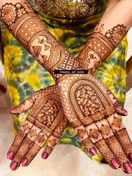A full and intricate back-hand design. The pattern features traditional Indian architectural arches filled with delicate floral jaal work, extending up the arms.