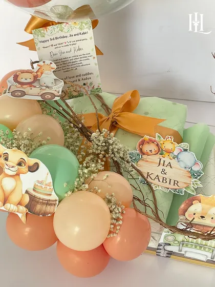 A closer look at the details in the Lion King birthday hamper, including themed cutouts, baby's breath, and earthy-toned balloons.