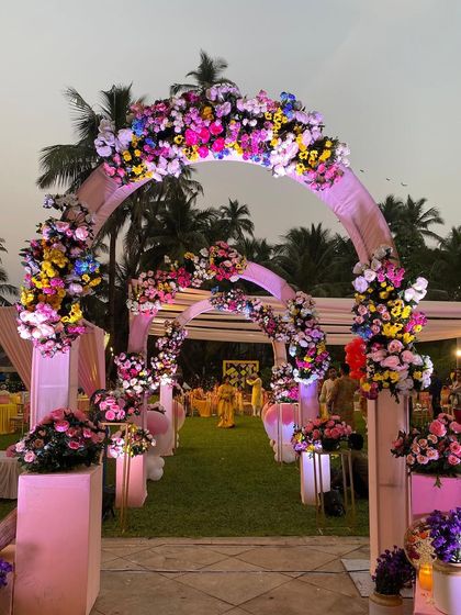 Grand Entrances & Themed Decor photo 5