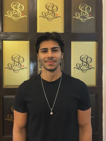 For our male clients, it's all about precision and style. This textured haircut is modern, sharp, and easy to maintain, reflecting a confident and polished look.