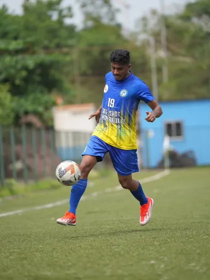 A player displays excellent first touch and control, a fundamental skill we drill in every training session.