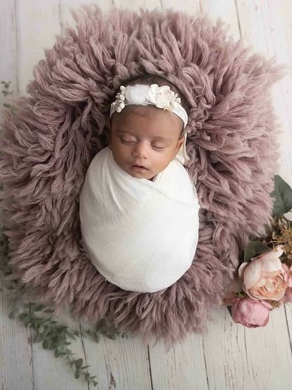 The First Few Days: Posed Newborn Portraits photo 27