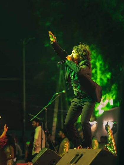 The Vibe: Packed Dance Floors photo 7