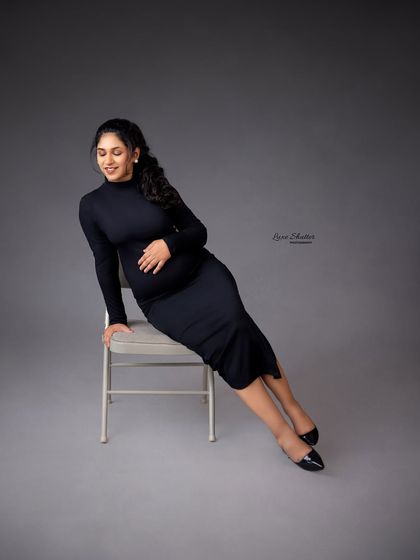 A relaxed and happy pose that feels both modern and timeless. This style is perfect for the mom-to-be who wants a clean, elegant, and understated look.