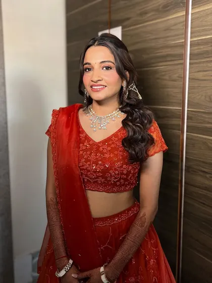 Captivating coral hues for this special day. The monochromatic coral makeup on the eyes, lips, and cheeks creates a fresh, warm, and harmonious look.
