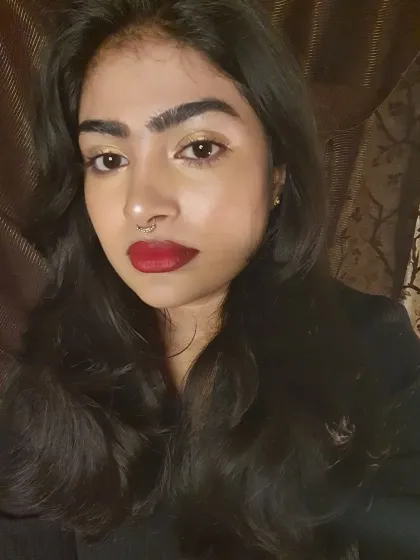 Sometimes, a bold lip is all you need. This look is for those who want to make a confident statement, perfect for an evening party or a special occasion.