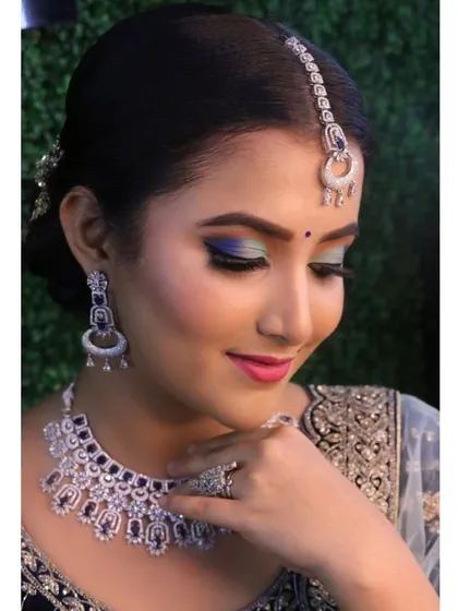 Get ready for your reception or cocktail party with this stunning diamond-look necklace set. The combination of sparkling white stones and deep blue gems creates a modern, glamorous look that pairs beautifully with evening wear. This photo shows how the jewellery sits perfectly and catches the light.