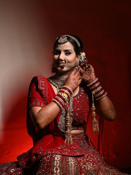 Classic Red & Gold Bridal Looks photo 14