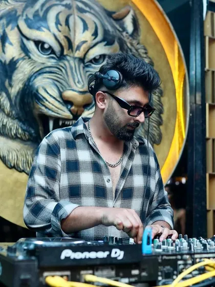 Focused on the mix during my Saturday night residency.