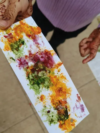 Discovering colors from nature. In our botanical art workshop, children learn to extract pigments from flowers and leaves to create beautiful, abstract bookmarks. It's a magical and eco-friendly process.
