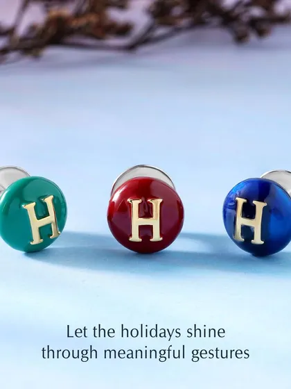 Let the holidays shine through meaningful gestures. These custom initial buttons are a perfect personalized gift. Available in a variety of enamel colours, they add a unique and stylish touch to any shirt.