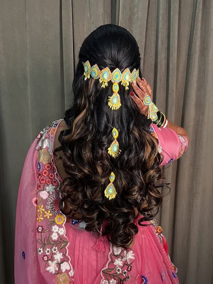 Another angle of the beautiful and modern Haldi hairstyle.