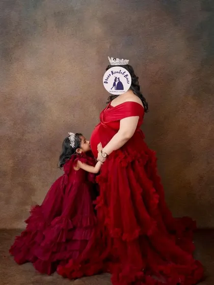 I offer adorable matching gown options for you and your daughter. This mother-daughter maternity shoot captures the special bond and excitement of a growing family in a truly unique way.